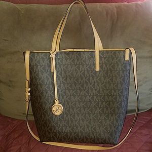Michael Kors Large Hayley Convertible Tote…